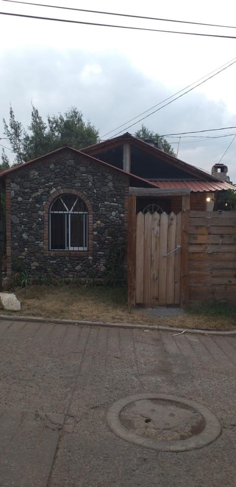 Cabaña Los Ángeles House in Hidalgo, Mexico