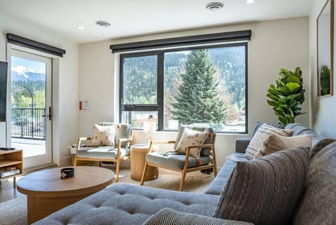 Revy Bliss - Dazzling Condo in the Mountains House in Revelstoke