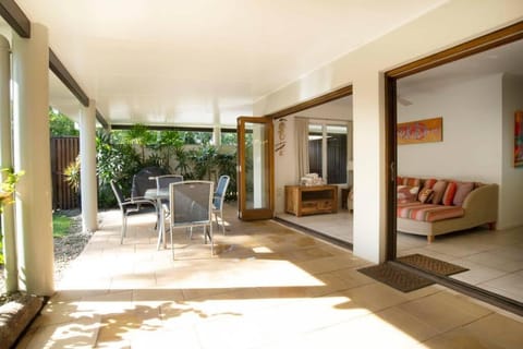 Alani - Absolute Beachfront - Sleeps up to 10 Haus in Mission Beach