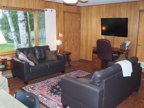 New! Birch Shores Resort - The Hemlock Cottage House in Glen Lake