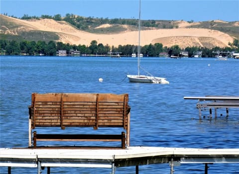 New! Birch Shores Resort - The Hemlock Cottage House in Glen Lake