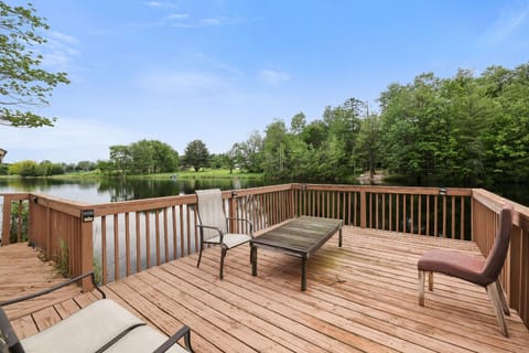 Luxury Lake Front Camelot Villa Haus in Kidder Township