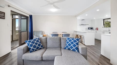 Beachside Unit In The Center Of Town House in Woorim