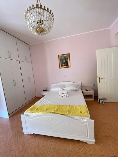 Ideal for 2 Bed and Breakfast in Sarandë