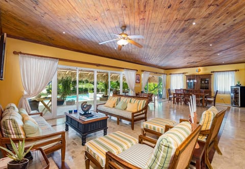 A Golf Lover's Dream Villa with 4 Bedrooms, Pool, Jacuzzi, and Maid Villa in Punta Cana