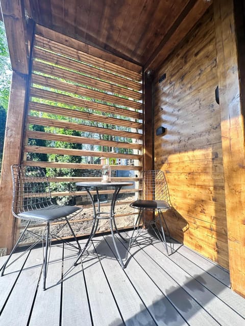 Patio, Day, Balcony/Terrace, Dining area