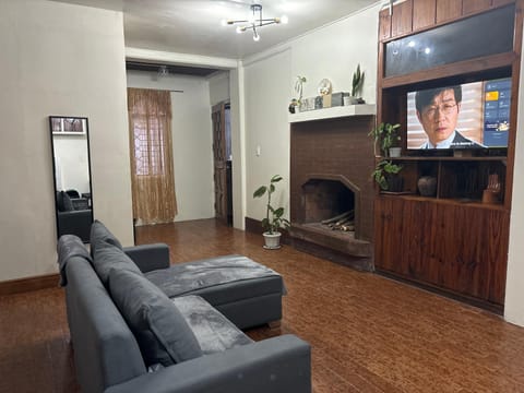 TV and multimedia, Living room, Seating area, fireplace