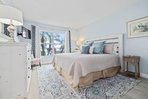 Stunning 1st Floor Views Haus in Palm Harbor
