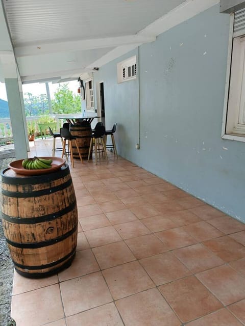 Maison de 4 chambres avec jacuzzi terrasse et wifi a Riviere Pilote a 3 km de la plage Haus in Sainte-Luce