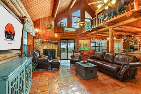 Rocky Mountain House in Canyon Lake