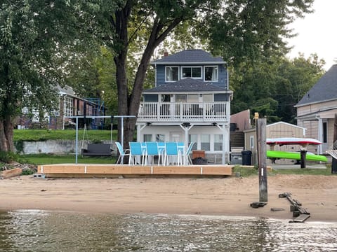 Waterfront Home with Private Beach, Stunning Views House in Chesapeake Bay