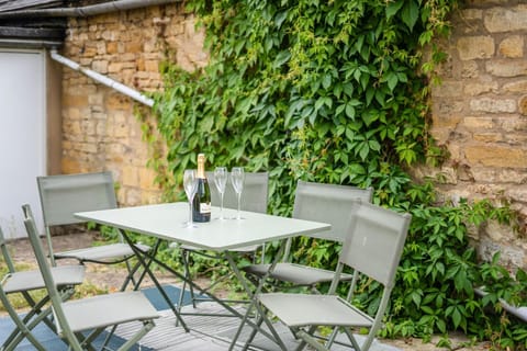 Dining area, Garden view