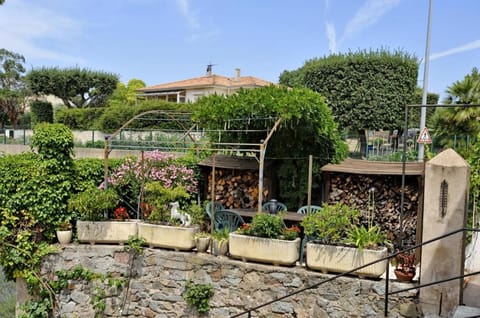 La bergerie de vaulongue House in Saint-Raphael