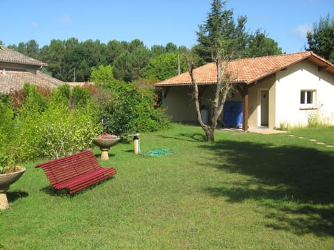 Maison avec piscine proche Contis plage (LANDES) House in Saint-Julien-en-Born