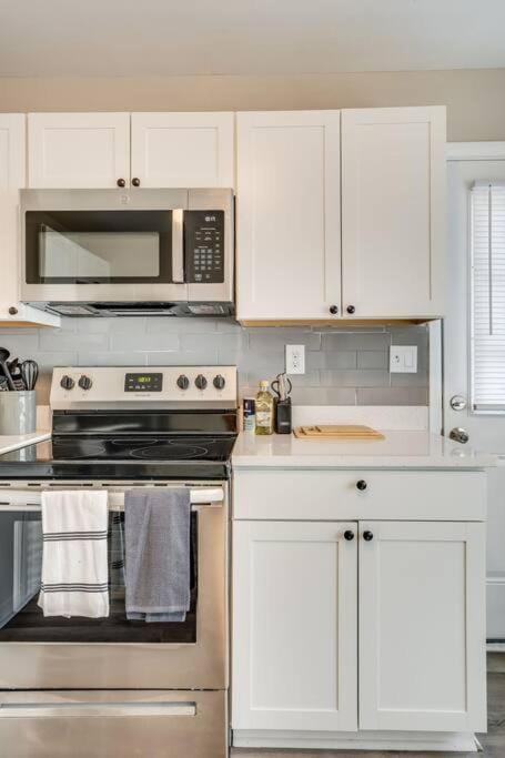 Opuluxe Chic Decaturscape Rental Condo in Candler-McAfee