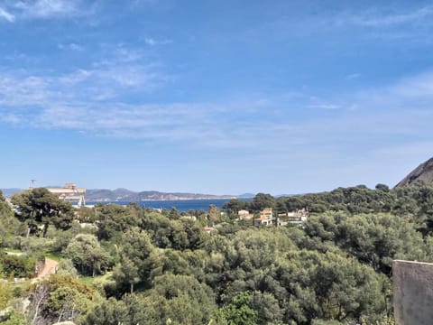 LA CIOTAT AU CALME ET VUE MER Apartment in La Ciotat