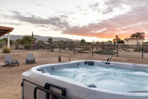 Desert Contemporary Compound - Large Modern Oasis Maison in Joshua Tree