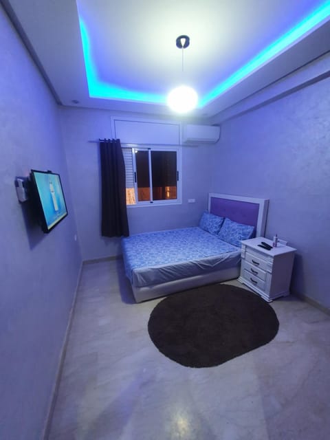 Bed, TV and multimedia, Bedroom