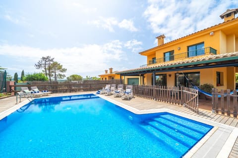 Patio, Pool view, Swimming pool, sunbed