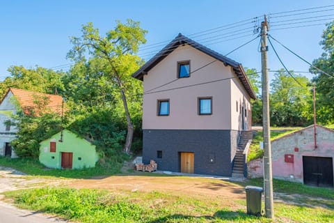 Property building, Day, Street view