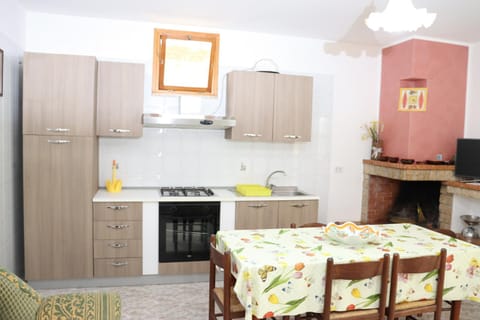 Kitchen or kitchenette, Dining area, stove