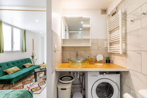 Kitchen or kitchenette, washing machine