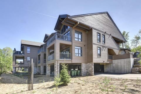 101 Verbier - New 3BR Lux Condo w Mtn View Close to Everything Casa in Mont-Tremblant