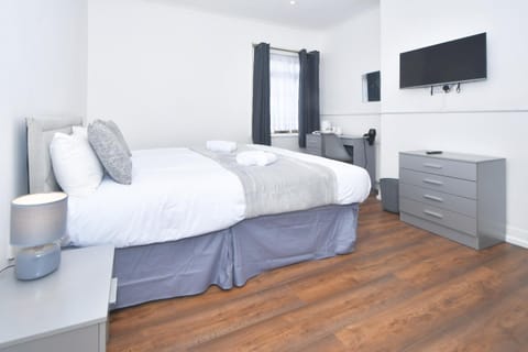 GREEN DOOR Bed and Breakfast in Newcastle-under-Lyme