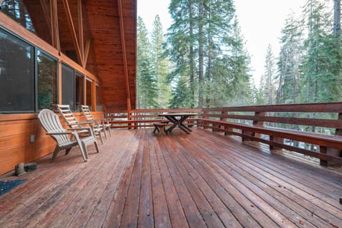 3BR Tahoe Cabin in the Trees with Hot Tub Casa in Dollar Point