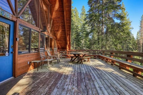 3BR Tahoe Cabin in the Trees with Hot Tub Casa in Dollar Point