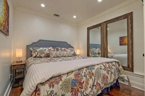 King Bed Bungalow Just Feet from Historic Main Street Eigentumswohnung in Blue Ridge
