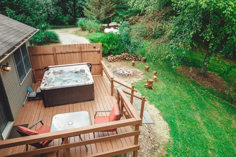 Patriot Cottage at American Heartland Cabins Haus in Laurel Township