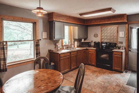 Patriot Cottage at American Heartland Cabins Haus in Laurel Township