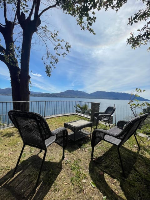 View (from property/room), Balcony/Terrace, Garden view, Lake view, Mountain view