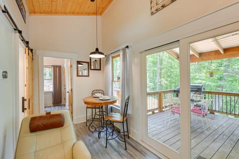 Tiny Home with Hot Tub and Views in Hiawassee! House in Chatuge Lake