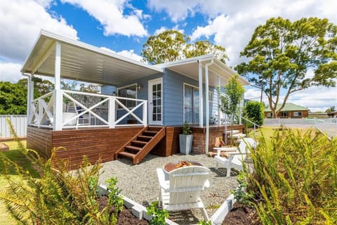 Hamptons House on Hunter with fire pit Maison in Cessnock