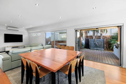 Rippleside Spa Premium 12 House in Torquay