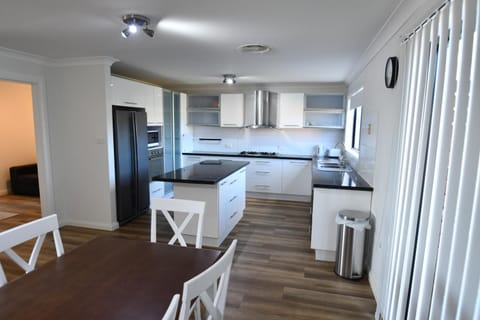 Ascot Gardens Serviced Apartments Apartment in Dubbo