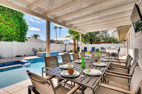 Tres Chic Old Town House in Scottsdale