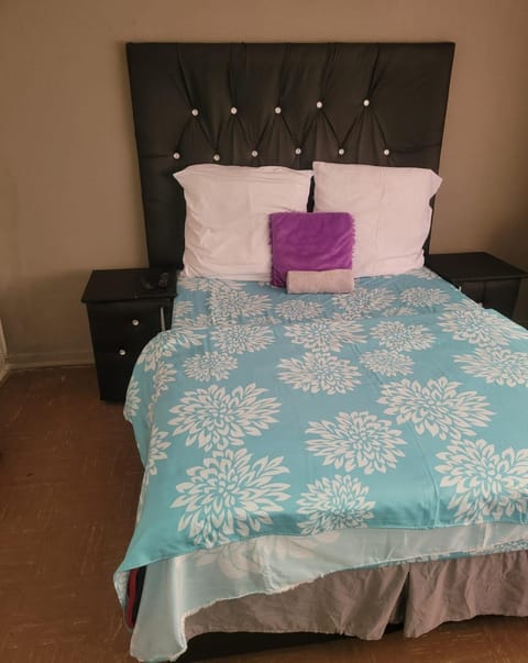 Bliss guest house Bed and Breakfast in Roodepoort
