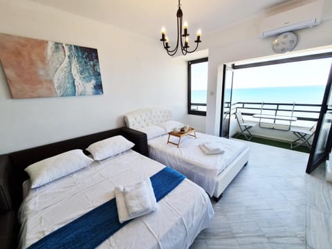 Bed, Photo of the whole room, Sea view