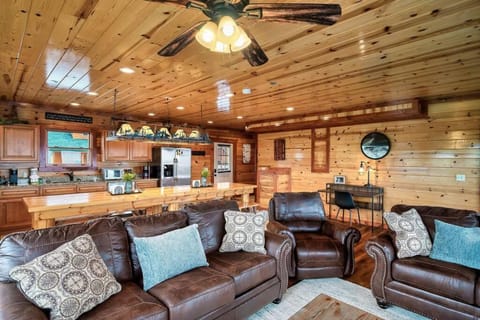 Soar Over Water cabin House in Pigeon Forge