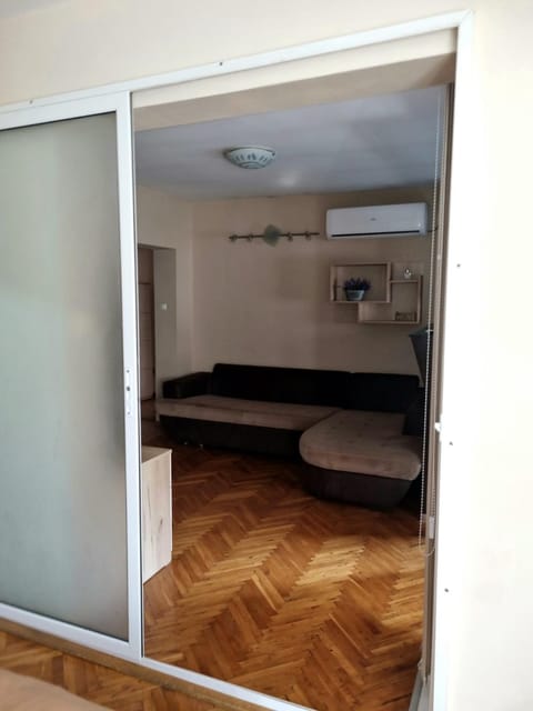 Living room, Photo of the whole room