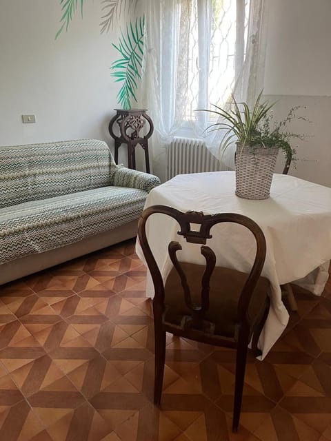 Communal lounge/ TV room, Decorative detail, internet