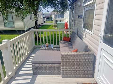 Property building, View (from property/room), Balcony/Terrace, Seating area