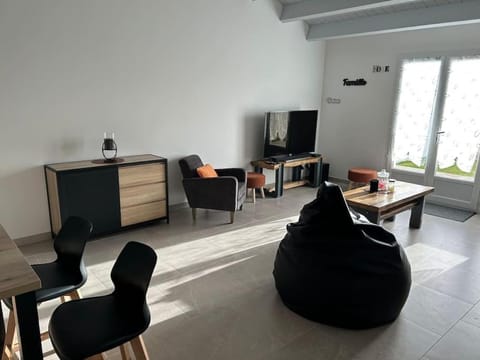 Communal lounge/ TV room, Communal lounge/ TV room