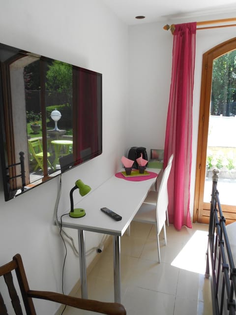 CHAMBRE PARENTALE 1 Bed and Breakfast in Roquefort-les-Pins