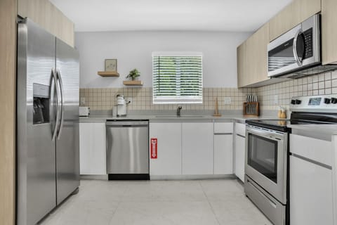 Kitchen or kitchenette, dishwasher, minibar, pet friendly, stove, toaster