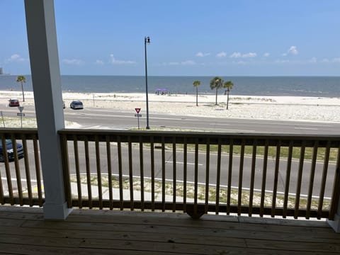 Beauty on the Beach Gulf Luxury w/ Gorgeous Views Casa in Gulfport