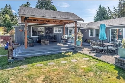 PNW Home With Private Outdoor Getaway Space. House in Des Moines